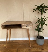 Scrittoio nordico a fessura aperta fatto a mano in legno massello di mango con cassetto