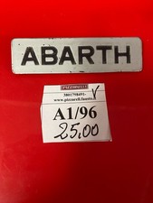 Scritta sul cofano anteriore