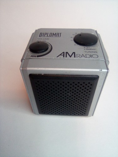 Vintage diplomat cube radio - cube,