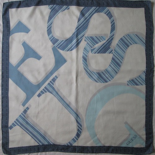 Superbe foulard guess soie - -superbe,