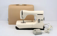 Macchina da cucire elegante