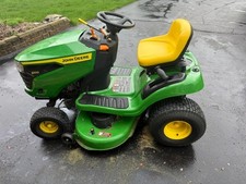 John Deere S100 Riding Lawn