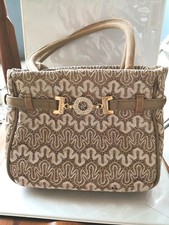 Borsa da passeggio colore Beige - Fibbia dorata con brillanti - Ricami a rilievo