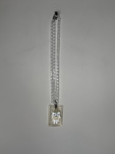 Collana con ciondolo statuina