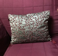 Cuscino d'arredamento grigio