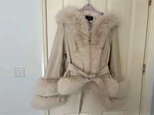 Giacca con cappuccio ecopelle