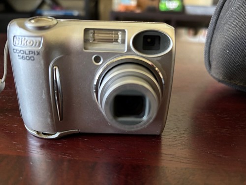 Nikon coolpix 5600 1 - 5600, 5,1