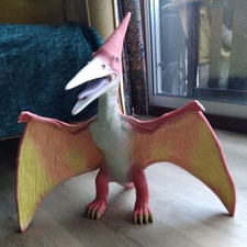 Maidenhead toys r us Pterodacty 18"x 20" large rubber dinosaur. Rare