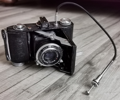 Antica macchina fotografica