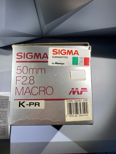 Sigma 50mm macro - f/2.8,