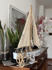 modello di barca a vela in