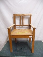 6893.   Vecchia sedia in legno