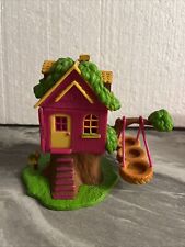 Cuccioli cerca amici casa sull’ albero