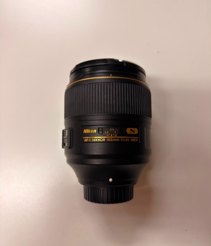 Nikon nikkor 105mm - 105mm, f/1.4