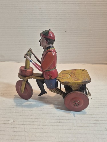 Antico giocattolo triciclo