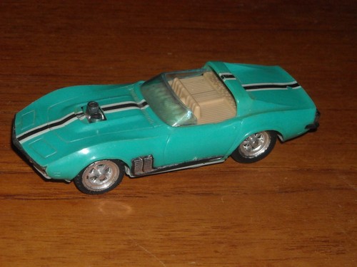 Auto sportiva vintage plastica