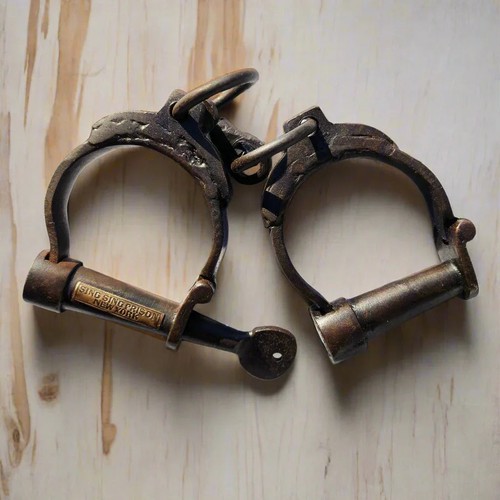 Manette ghisa con etichetta - con,