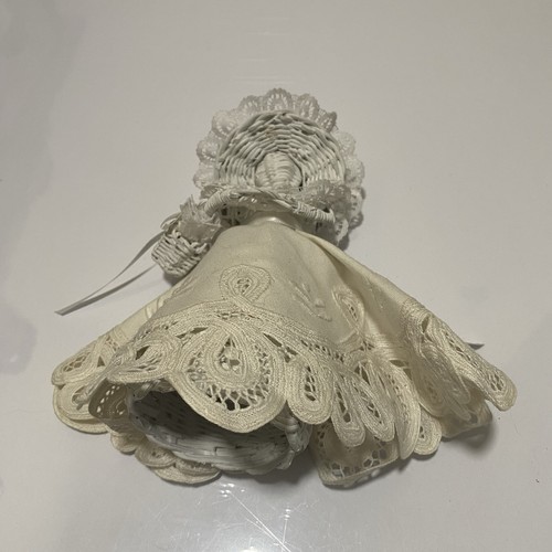 Cesto bambola pizzo vimini