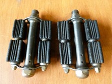 Ancien vélo TOURISME pédales