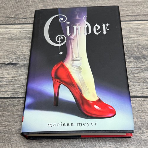 Cinder marissa meyer 2012 hcdj - cinder,