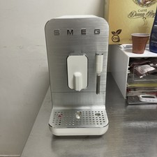 Macchina da caffè Smeg BCC01 automatica in grani – perfettamente funzionante 