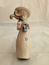  STATUETTA  IN PORCELLANA