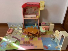 Set di mobili colorati per