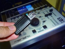 penna usb con 4500 canzoni karaoke mf5 thumb drive per m-live mlive Grinta PC