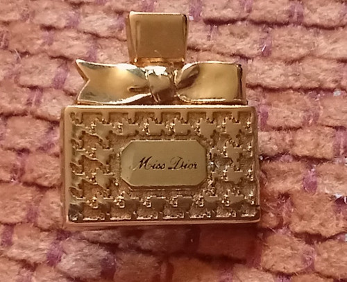 Pin miss dior christian - pin's, dior-