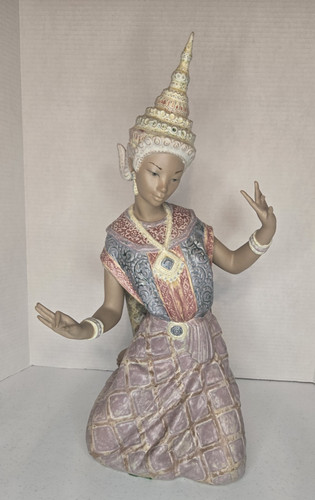 Lladró thai dancer read - thai,