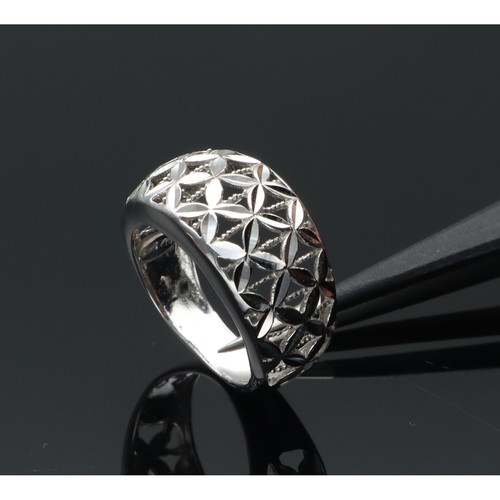 Anello bombato oro bianco - in,