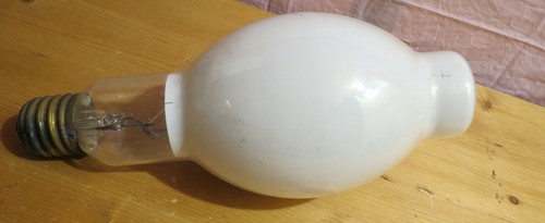 Vecchia lampadina grande con - lampadina,