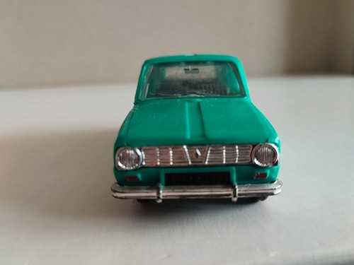 Norev renault r6 turchese - 1/43,