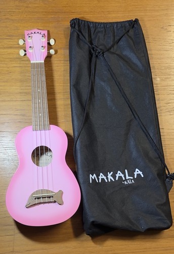 Ukulele makala kala modello - by,