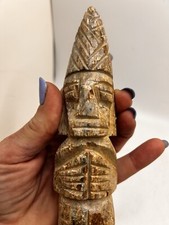 Totem uomo intagliato in