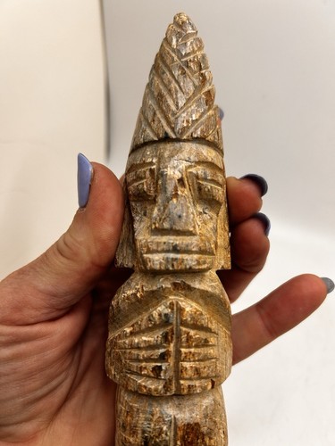 Totem uomo intagliato - , in