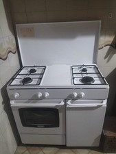 Cucina a Gas Bombola 4 Fuochi De Longhi con Forno a Gas 86x50 cm Con Coperchio