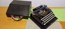 Macchina da scrivere antica