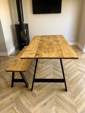 Tavolo da pranzo rustico con