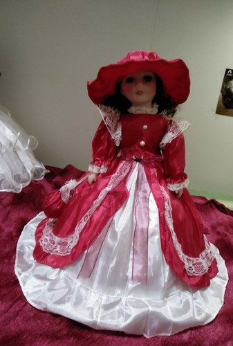 Bambola ceramica dama abito