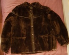 Pelliccia di castoro a giubbotto per donna, con inserti in pelle