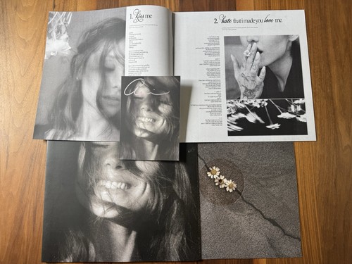 Signed ariana grande - signed,
