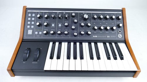 Sintetizzatore moog subsequent - sintetizzatore,