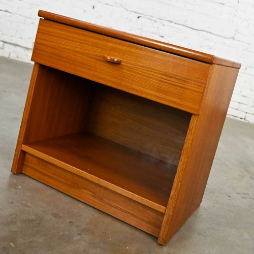 Comodino moderno scandinavo - , in