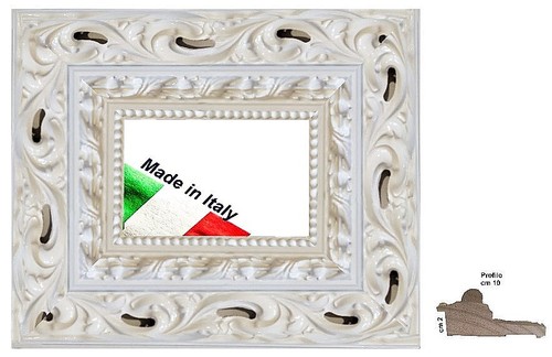 Cornice bianca traforata