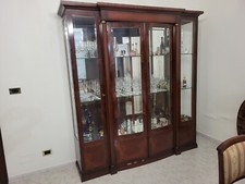 mobile da soggiorno con tavolo e 4 sedie 