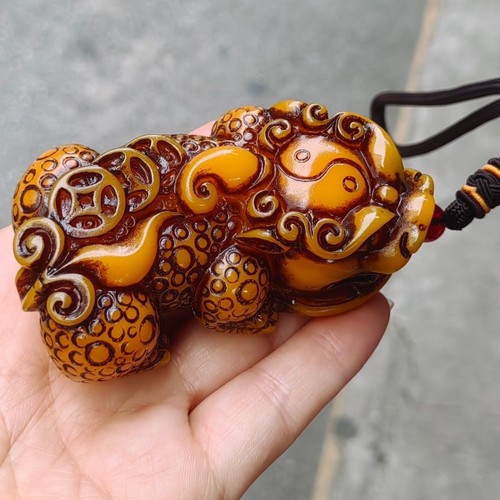 Chicken yellow beeswax amber - yellow,