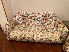 Coppia di Divani 2 posti e 1 posto bianchi con fiori