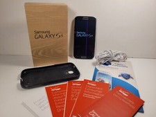 Pacchetto smartphone Samsung Galaxy S4 (Verizon) 16 GB, nero - linea pixel sullo schermo