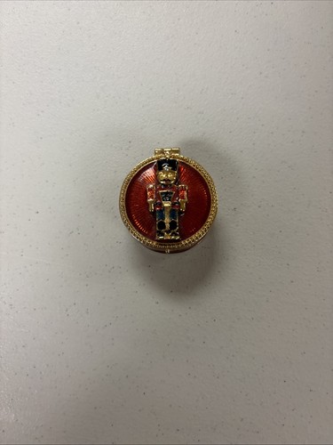 Schiaccianoci smaltato rosso